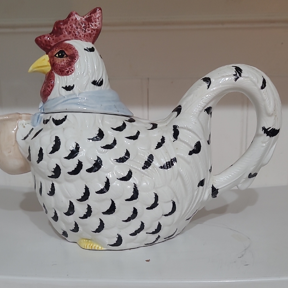 Farmhouse Rooster Teapot